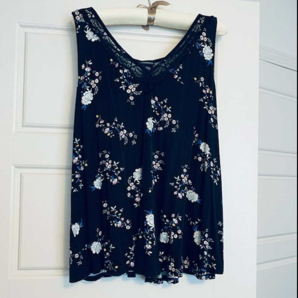 Size 2 Black floral split back Torrid tank top